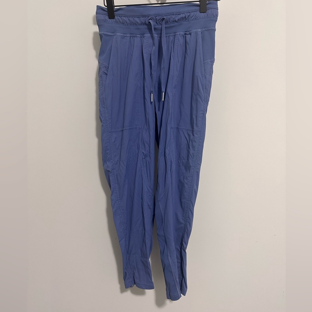 Lululemon Dance Studio Mid Rise Crop Pants - Size 2 - Picture 3 of 11